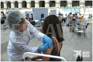 Вакцинация от COVID-19 в павильоне `Здоровая Москва` в Гостином дворе.