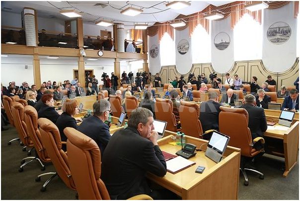 Совет депутатов города обсуждает вопрос о назначении судей
